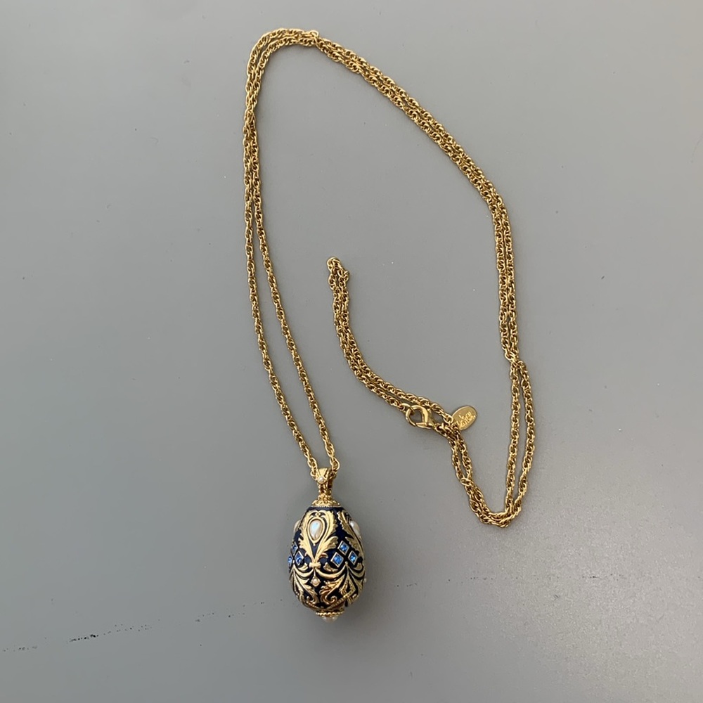 Joan Rivers Egg Necklace - Picture 4 of 7